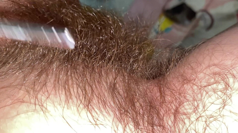 Cuteblonde666: Brushing My Bush