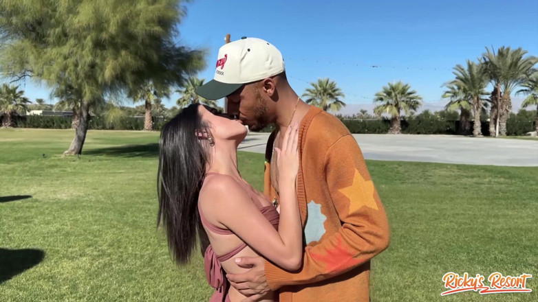 Ricky's Resort: Odcinek Kylie Rocket