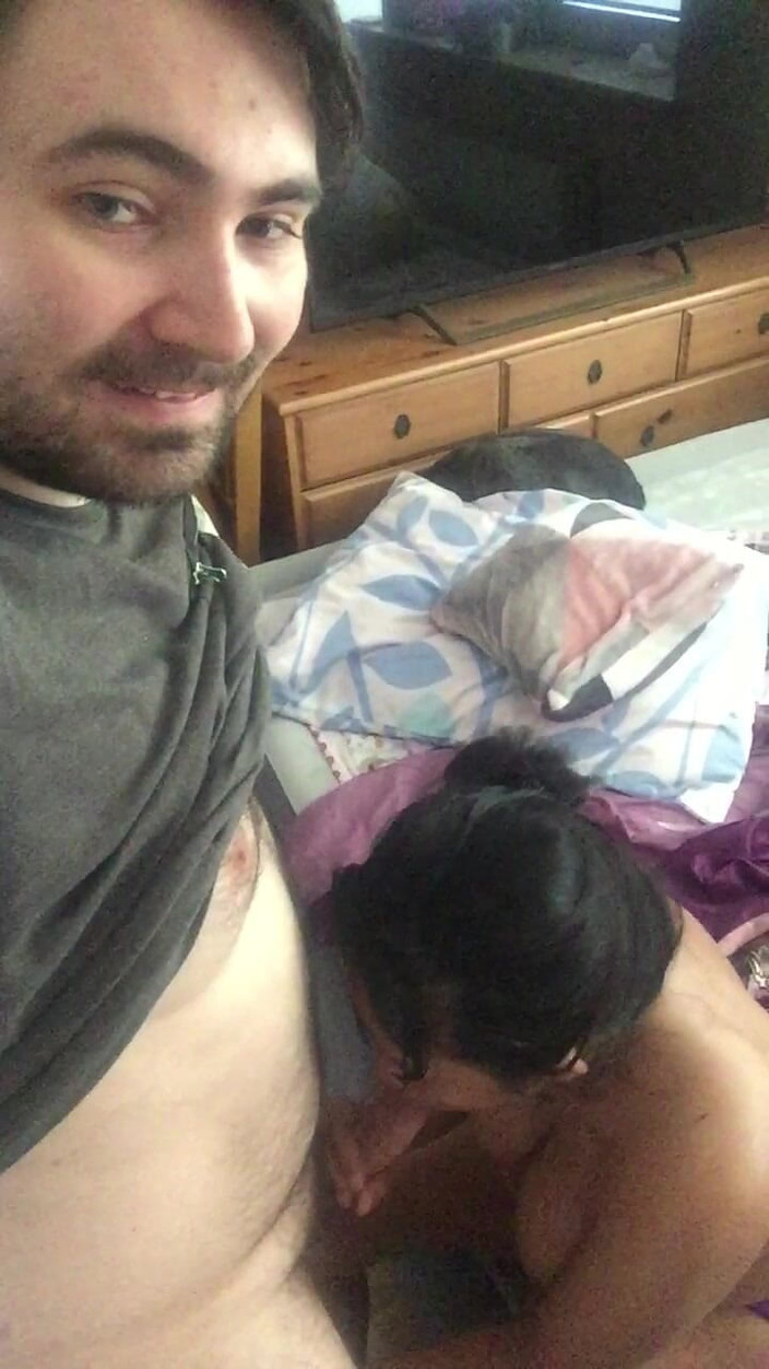 Megacute9999: Une femme indonésienne ne refusera jamais de sucer sa bite