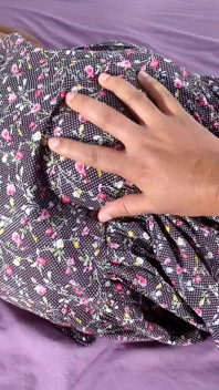 Ayah tiri menangkap saya menonton lucah dan dia menghukum saya dengan banyak