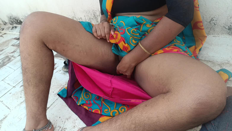 Inba: Donne sposate che si godono il romanticismo in terrazza con...