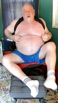 Beardaddychub se masturba en lucha libre en la webcam