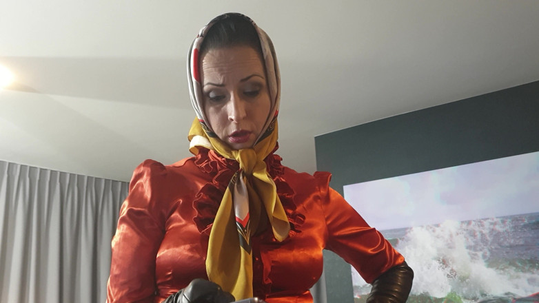 Wanilianna: A Lady in Stockings and Silky Headscarf