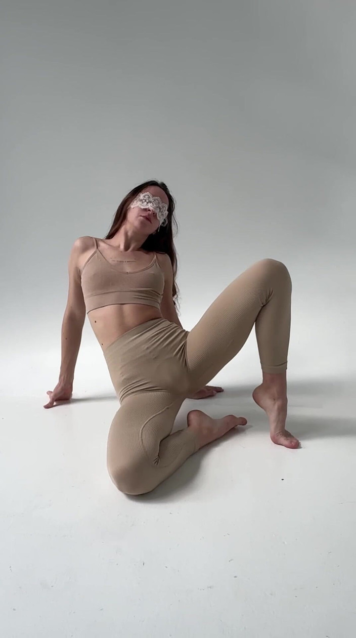 Skinny_lady69: Donne atlete che si allungano in leggings