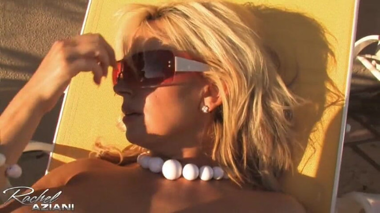 Aziani: Rachel viene fuori sulla sedia da patio