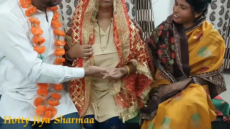 Hotty Jiya Sharmaa: Indian Couple First Wedding Night Sex Enjoy with Stepmother in...