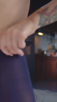 Dehnung mit großen dildos und Squirting mit vibes