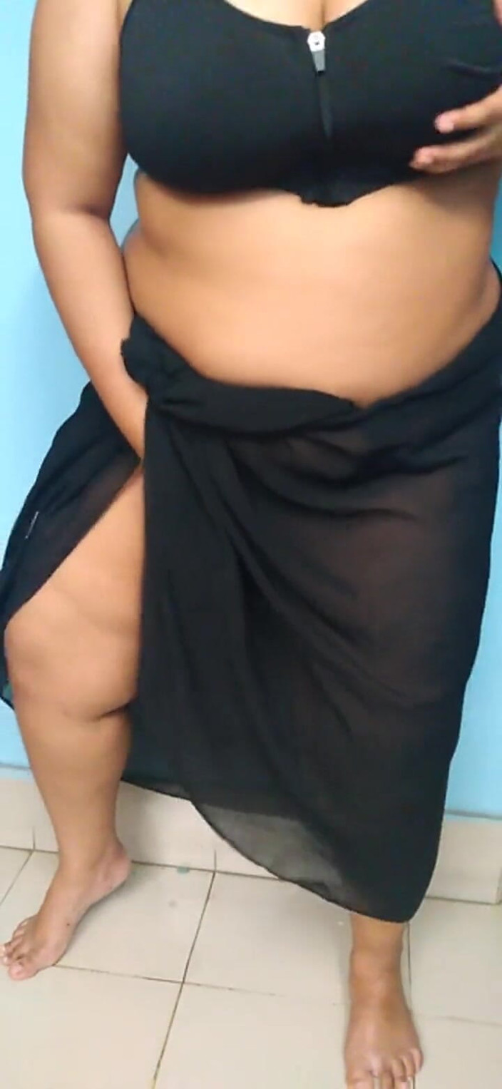 Aria Mia: 오이와 하드코어 섹스하는 사우디 아라비아 하녀