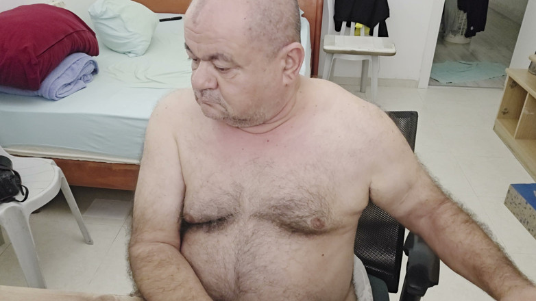 Ilovetobenaked: Horny Daddy Exposing and Pleasing Himself Again - Ilovetobenaked