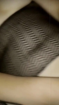 Figliastra sorpresa a masturbarsi e deve sopportare un duro test del sextoy