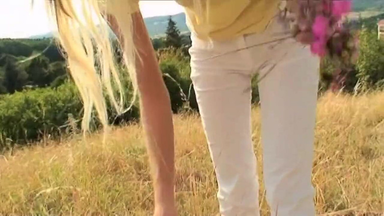 Young Sinner: น้องสาวเลี้ยงของฉันชอบเย็ดกับพ่อเลี้ยงในทุ่งหญ้า
