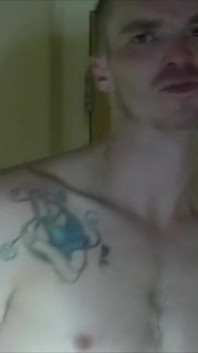 Creaampied przez niesamowitego kutasa o tatto chłopca