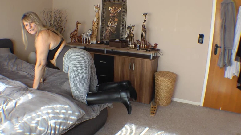SweetSusi: Are You My Boot Wanker