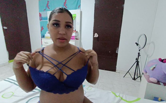 Keilimar Gomez: 내 섹시한 사진을 찍어 발정난 의붓여친과 섹스해달라고 부탁해