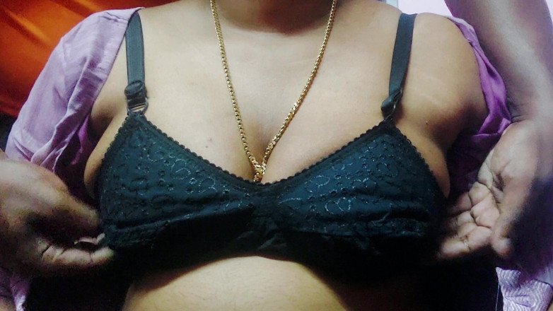 Desi Mohini: Bhabhi India bertetek besar menanggalkan saree dan seks kasar dengan...