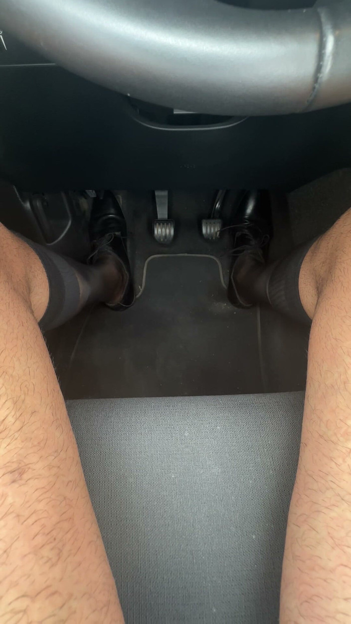 MaelHunter: Playing in Socks in the Car