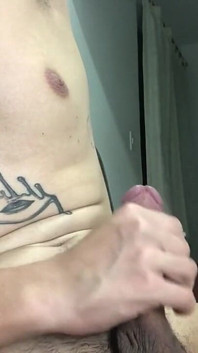 Je me touche jusqu’à ce que je jouisse