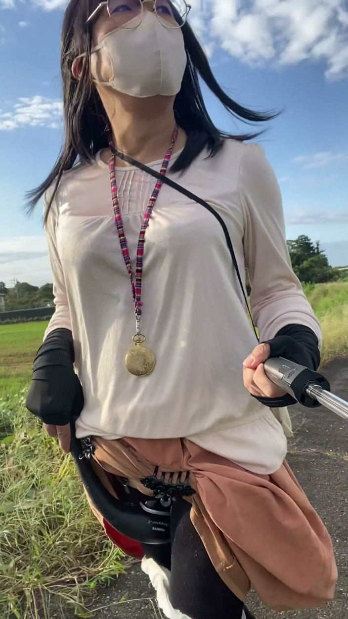 megu2002: No. 332 a Walk with an Electric Massager