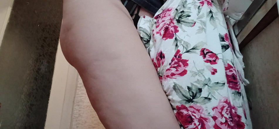 Lesbian-illusion: 남편이 직장에 있는 동안 내 여주인이 나를 따먹어