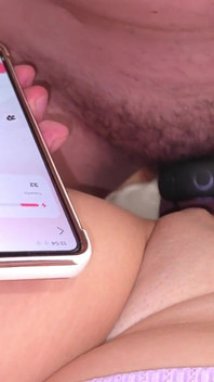 Karısının sulu amını ovalarken çifte titreşen yarak halkası - honeyplaybox