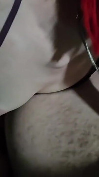 Bela enteada chupa papai enquanto assiste pornô