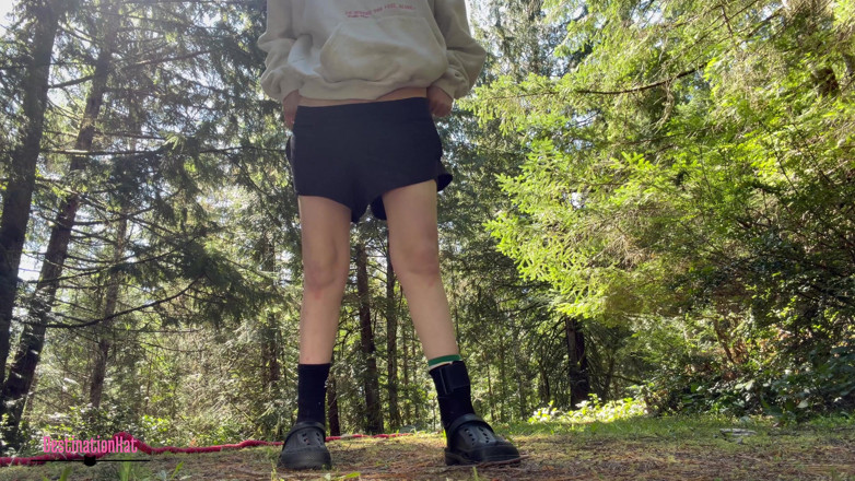 Destination Kat: Pisse pendant un appel vidéo
