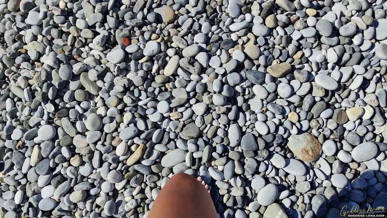 Goddess Lena: Běžný den na pláži