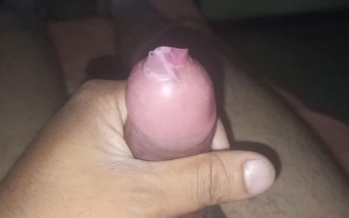 Deepak1989cage: O pau é grosso e os pés são curtos, ele foi...