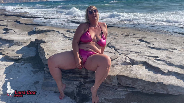 Lena Cox: Bikiny Nymphomanky Masturbují Na Pláži - Riskantní Stříkající Orgasmy