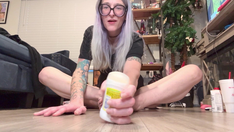 Peppermint Giantess: Velikost 16 nohou v porovnání s předměty každodenního života