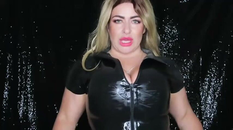 Miss Krystal Goddess: Загипнотизированные HH сиськи в латексном видео