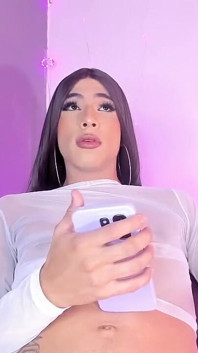 Femboy-kolumbianerin Pollaxxl Masturbiert Heftig Und Bittet Den Dunkelhaarigen Mann, Sie Ohne Kondom Zu Ficken
