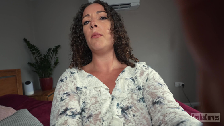 Sasha Curves: Contrôler une géante