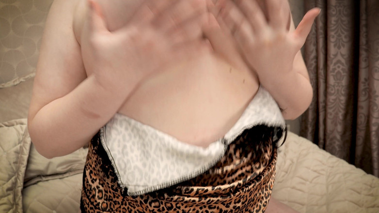 BustyVic: Леопардовый принт в нижнем белье, соблазнение сисек