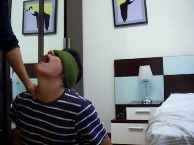 Robyn 3Some: Pegando o novato com força