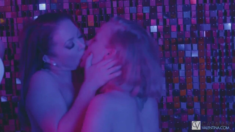 Carmen Valentina: Carmen Valentina heating it up with Marie Hardon