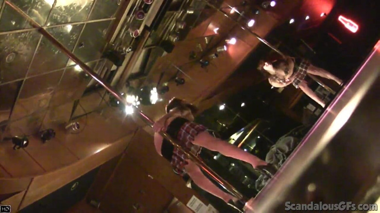 Scandalous GFs: Une petite amie sexy filmée dans un bar de strip-tease