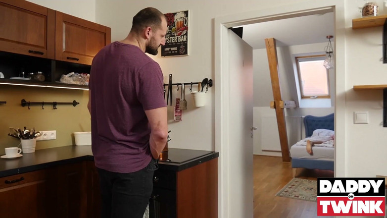 Daddy On Twink: Папочкионтвинк высокий с большой Dilf Павел Sora Raw уничтожает твинка Roman Capellini