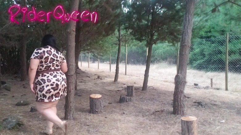 Riderqueen BBW Step Mom Latina Ebony: 야외에서 섹시한 새엄마를 숭배하는 후장