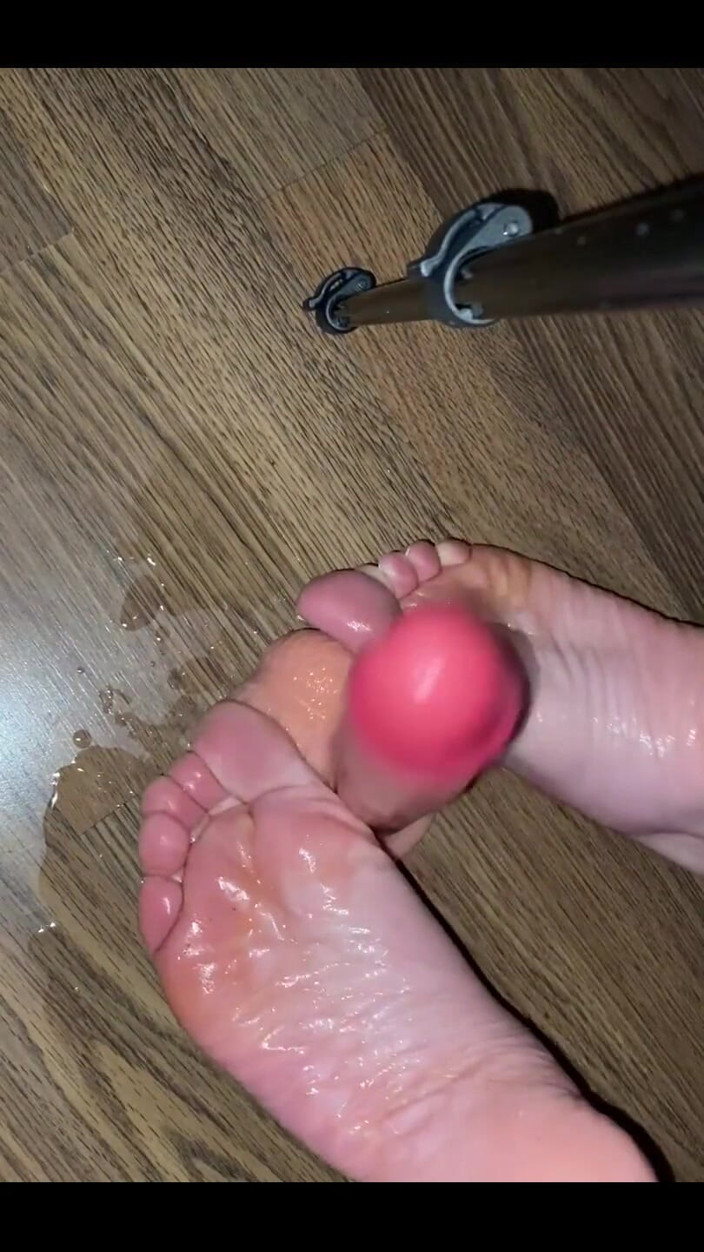 Bunny and The BBC Bull: Piedi bagnato e sciatto sul dildo