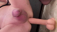 Dildo Pissing, Cumming