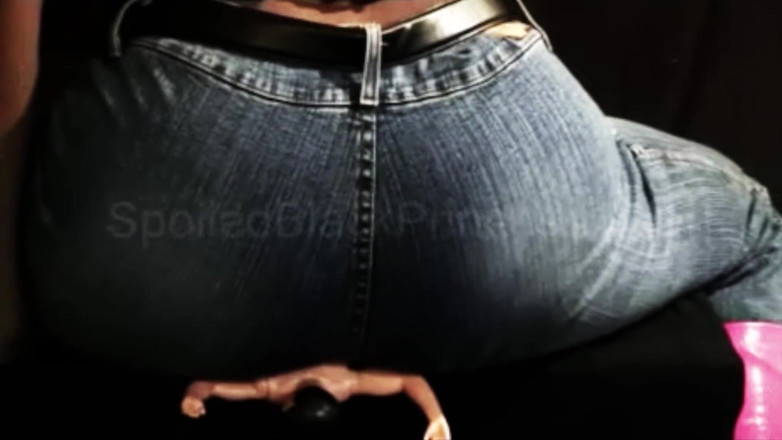 The Goddess Simone: Facesitting in jeans, arschanbetung