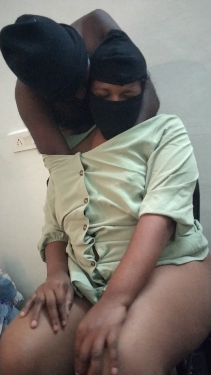 Benita sweety: La tía india caliente tetas tocando y lamiendo