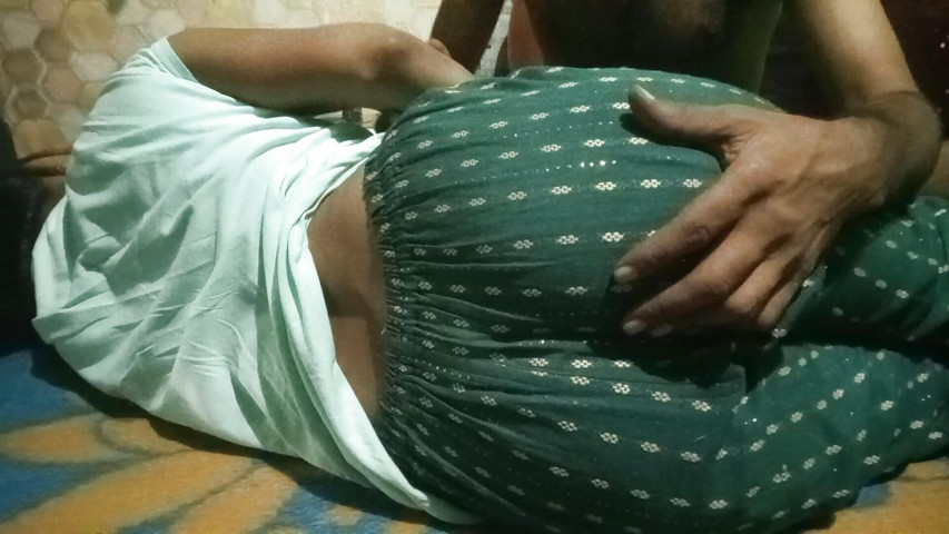 Indian Village Bhabhi Ne Kitchen Me Devar Se Gand Marvai (Gujarati couple)