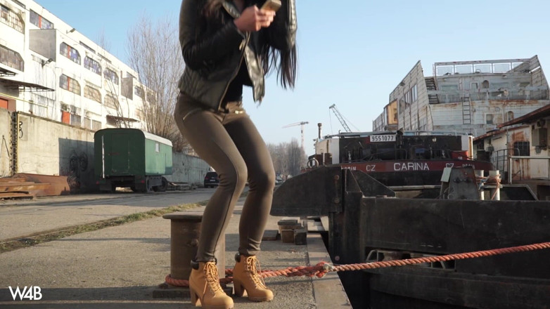 Watch4beauty: Dancing Lucy