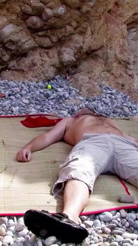 Percutian tua dirakam dalam seks bertiga panas dengan awek seksi di pantai