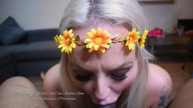 Cheeky UK girls: Louise Lee cum swallow show