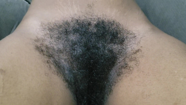 Lovemina: Ongelooflijk heet milf poesje te veel bewegen en haar harig...