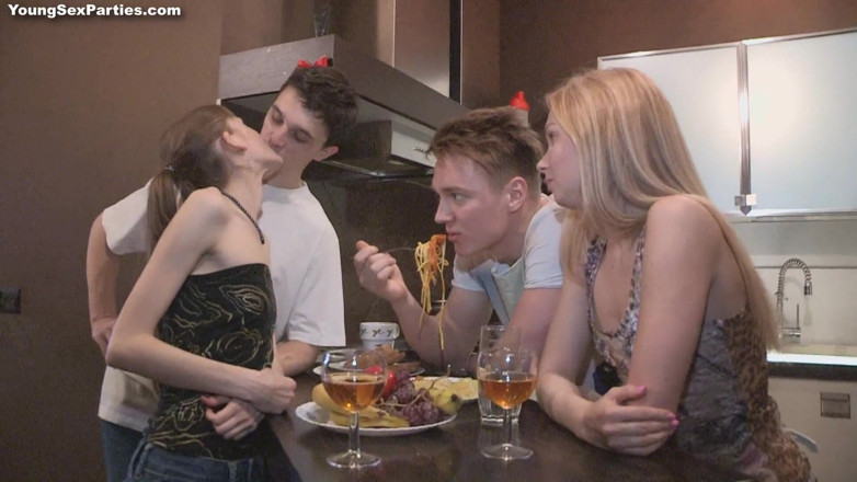 Young Sex Parties: คู่สวิงเกอร์วัยรุ่นเย็ดกันเป็นกลุ่ม