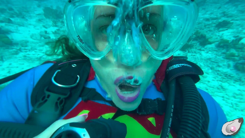 Mistress Pink Pearl: Supergirl ontmoet de geilste octopus op Bonaire